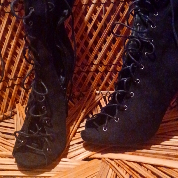 Thigh high lace up boots - Picture 2 of 4